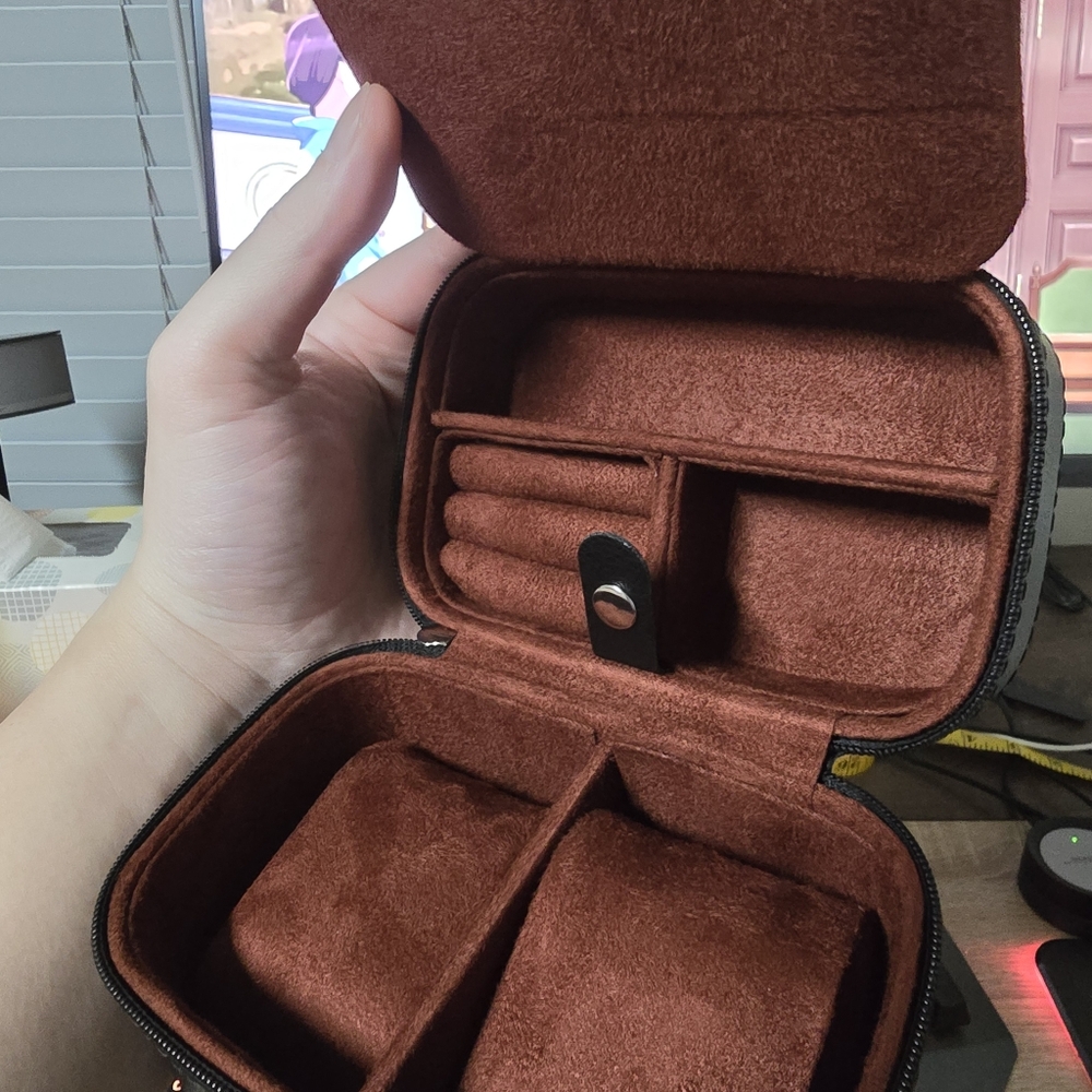 Rothwell travel case for watches and bracelets 2slot for watches.